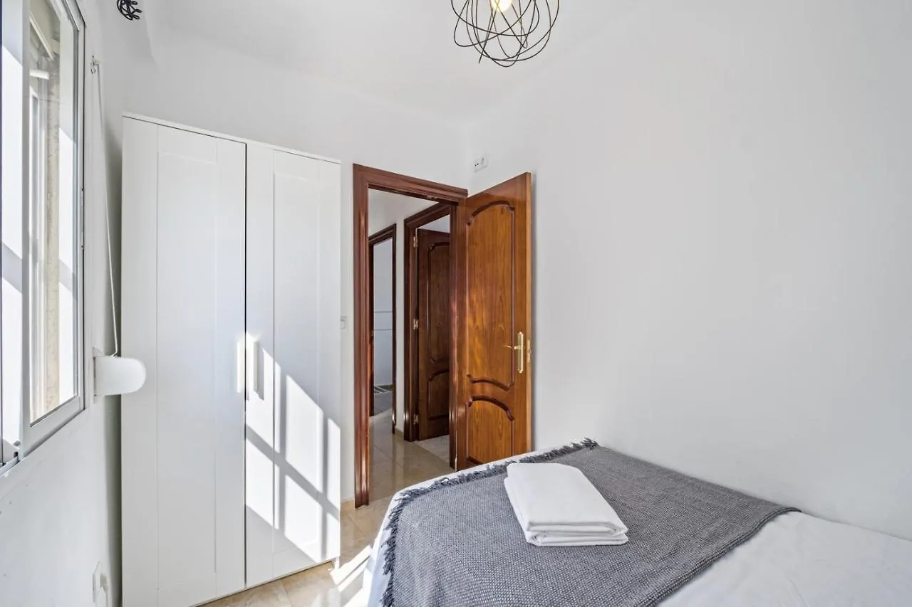 3 Bedroom Apartment Near City Centre Malaga 0*,